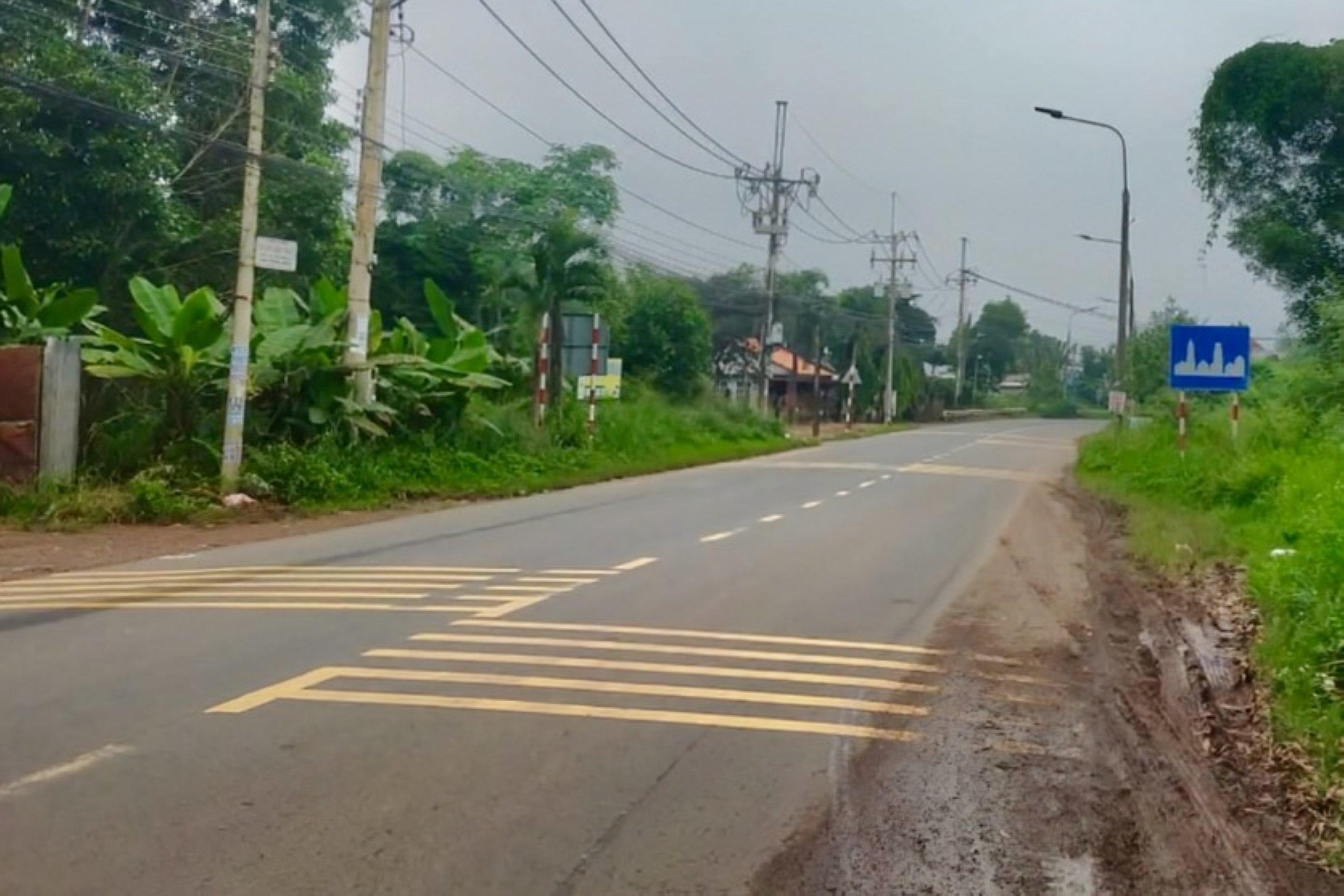 Дорога DT.762 через комуну Три Ан, провінція Донг Най. Фото: Автор