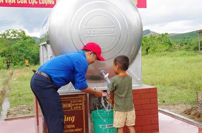 MB Quang Tri übergibt das Projekt „Sauberes Wasser für die Gemeinde“ in Ban Chua
