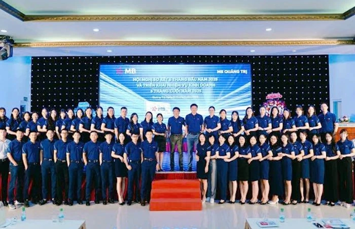 MB Quang Tri übergibt das Projekt „Sauberes Wasser für die Gemeinde“ in Ban Chua