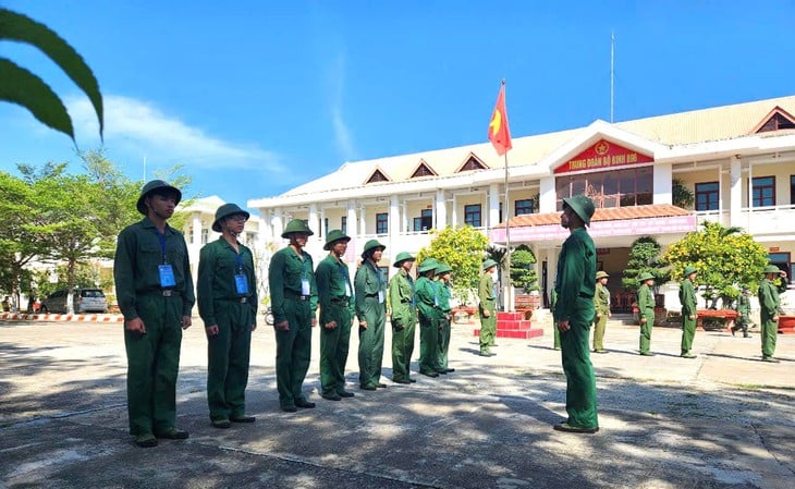 Khánh Hòa: Nhiều trường hiểu nhầm về quy định đồng phục môn giáo dục quốc phòng an ninh - Ảnh 1.