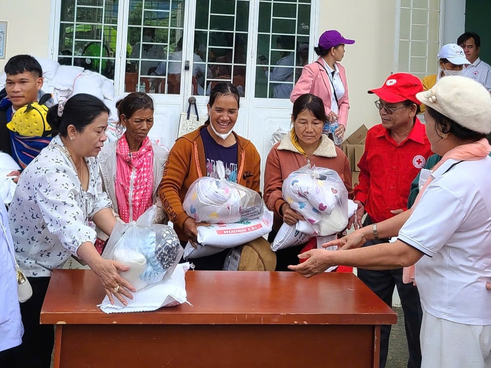 Vöröskereszt - „Híd”, amely összeköti a szeretetet