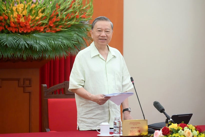 토람 사무총장은 보건부 당위원회, 중앙 및 지방부, 각 부처, 지부들과 실무 회의를 가졌습니다. (사진: 당 코아)