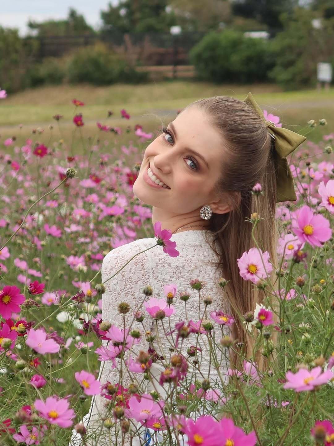 På bildene som er lagt ut på hennes personlige side, blir den 26 år gamle skjønnheten av mange sammenlignet med en prinsesse i et eventyr på grunn av sine blå øyne, blonde hår og hvite hud.