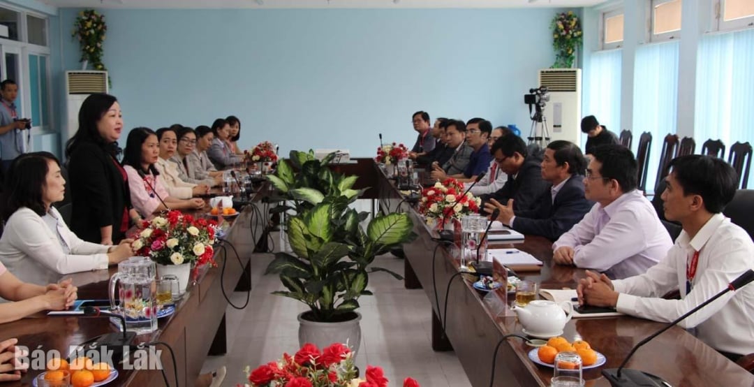Comrade Cao Thi Hoa An, Standing Deputy Secretary of the Provincial Party Committee, Chairman of the Provincial People's Council worked with Phu Yen University.