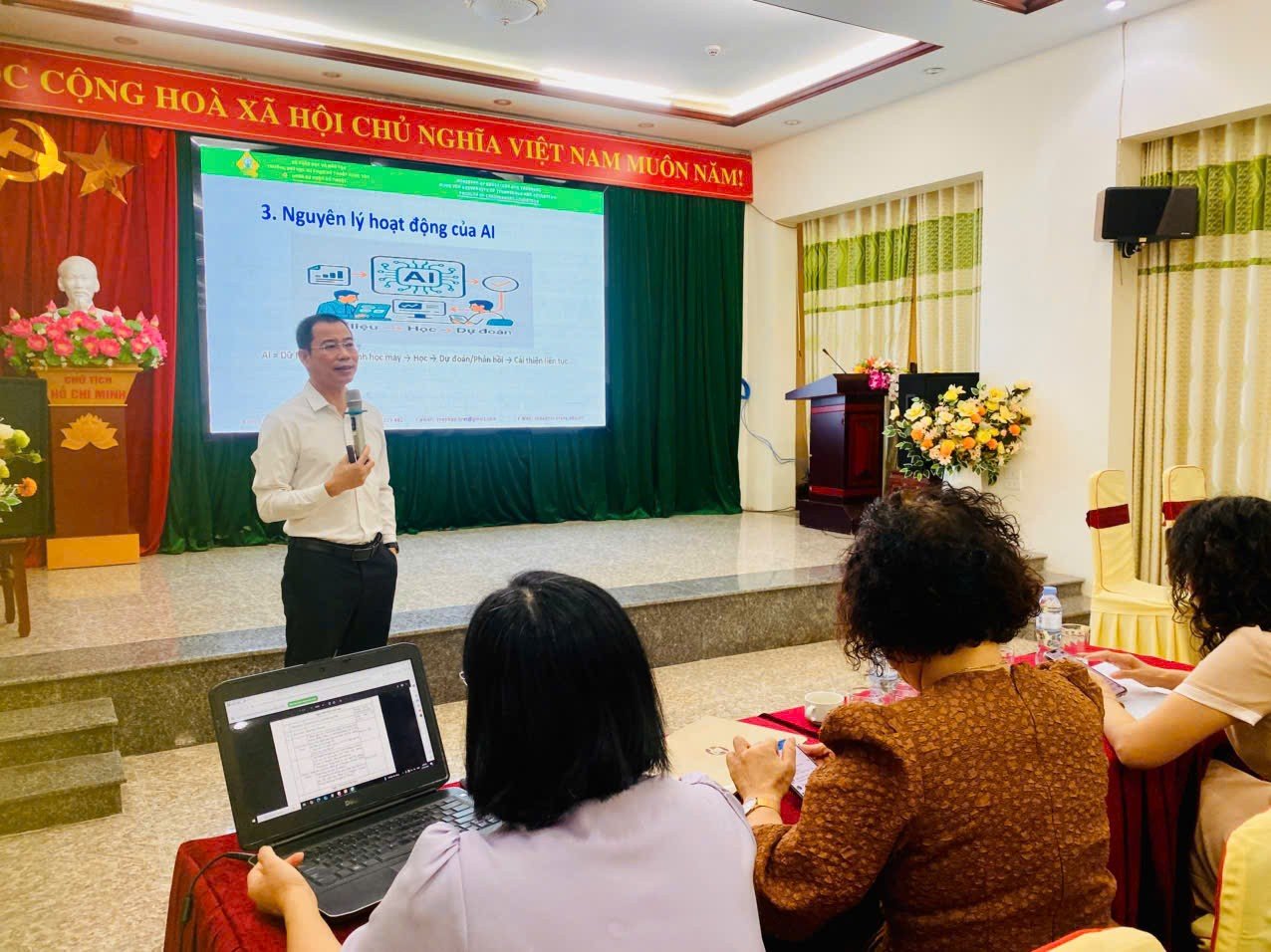 El Departamento de Educación y Formación organiza un curso de formación sobre habilidades digitales y aplicación de IA en la gestión y enseñanza de la formación profesional.