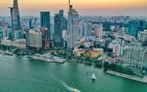 یک مرکز مالی بینالمللی میتواند به بازار سرمایه ویتنام کمک کند تا استانداردها را ارتقا دهد، عمق را افزایش دهد و ادغام قویتری داشته باشد. Trung tâm tài chính quốc tế có thể trở thành cú hích để thị trường vốn Việt Nam nâng chuẩn, tăng chiều sâu và hội nhập mạnh mẽ hơn