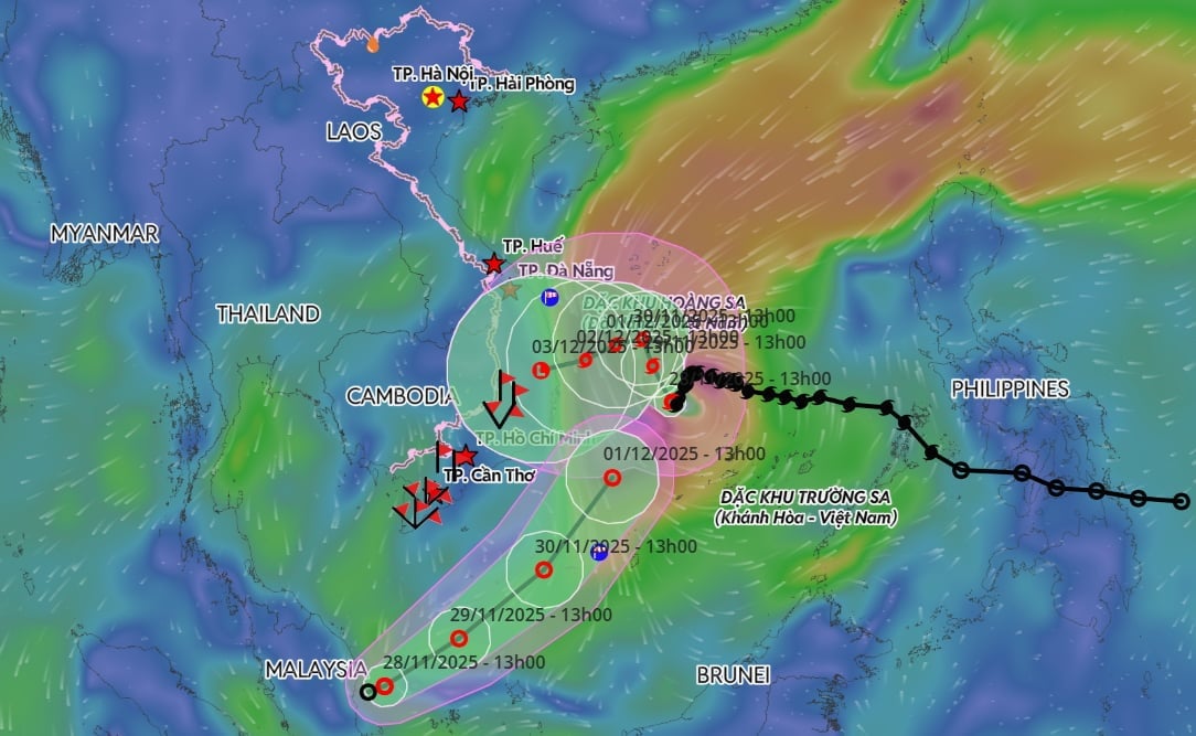 Storm nr 15 och tropiskt lågtryck orsakar samtidigt farliga effekter på havsområden från de centrala till de södra regionerna. Foto: System för övervakning av naturkatastrofer. Bão số 15 và áp thấp nhiệt đới cùng lúc ảnh hưởng gây nguy hiểm trên các vùng biển từ Trung Bộ đến Nam Bộ. Ảnh: Hệ thống giám sát thiên tai.