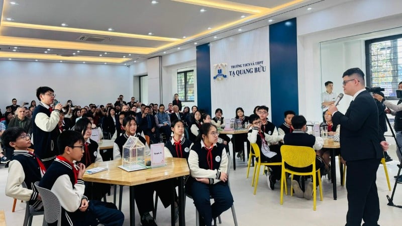 مدل «آموزش STEM، مالکیت معنوی و استارتاپ‌های نوآورانه» برای اولین بار در یک کلاس درس آموزش عمومی به اجرا درآمد. (عکس: BICH LIEN)