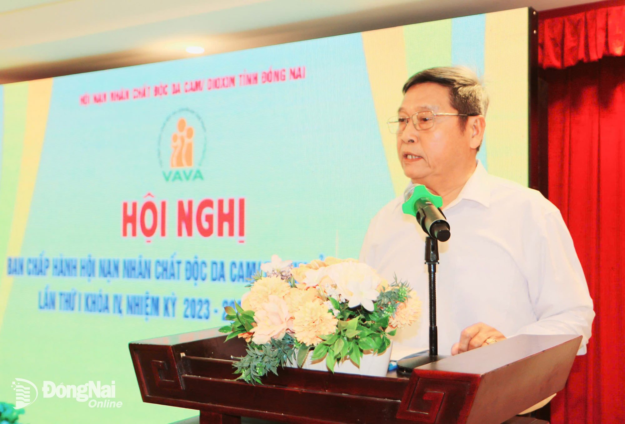 Encik Mai Van Nho, Pengerusi Persatuan Mangsa Agen Oren/Dioksin di wilayah Dong Nai, bercakap pada persidangan itu. Foto: Van Truyen 