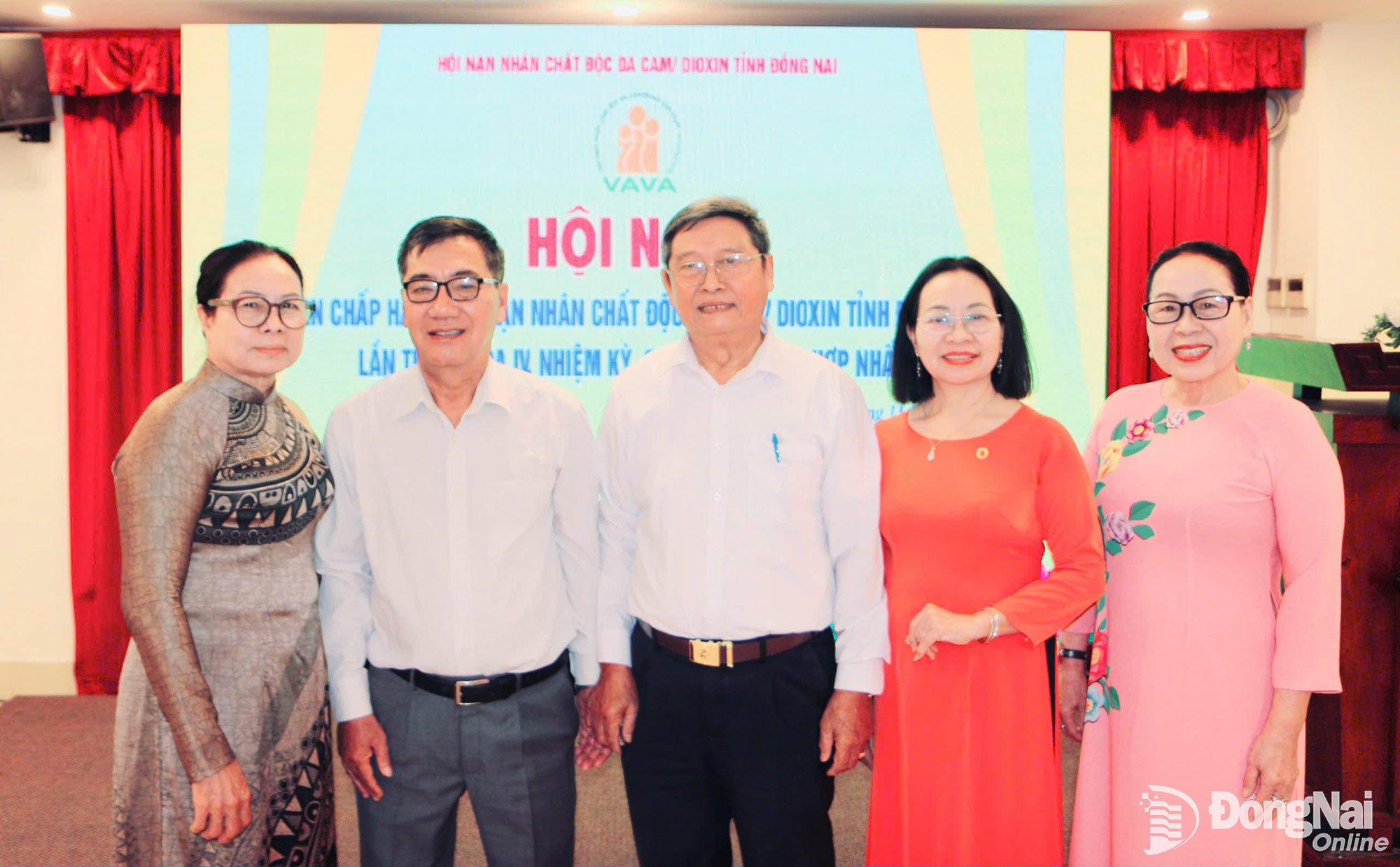 Jawatankuasa Tetap Persatuan Mangsa Agen Oren/Dioksin di wilayah Dong Nai bagi penggal 2023-2028 telah diperkenalkan pada persidangan itu. Foto: Van Truyen 