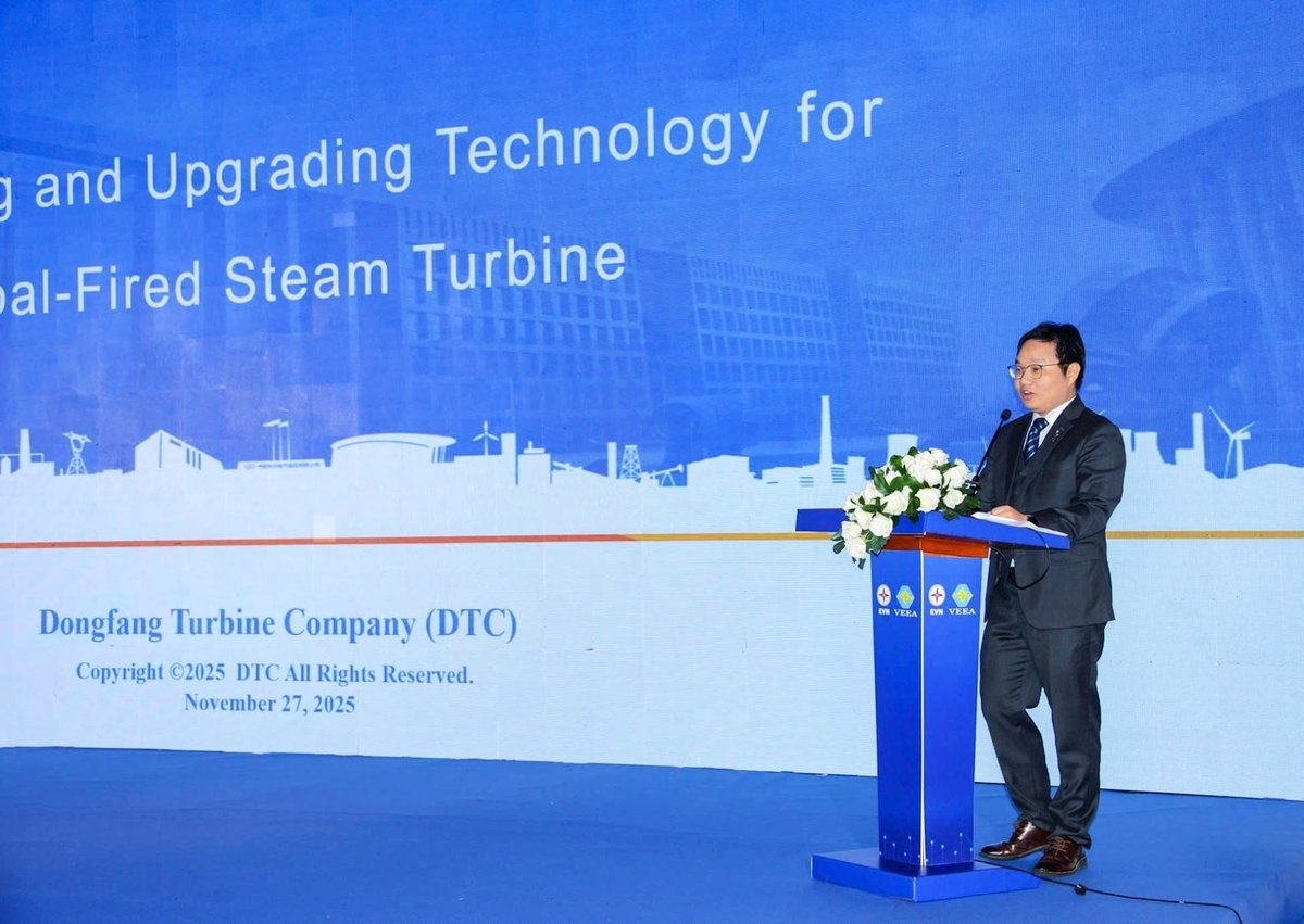 12 báo cáo khoa học chuyên sâu về điện gió ngoài khơi, nhiệt điện than – khí tiên tiến, đồng đốt amoniac/hydrogen, LNG, điện hạt nhân, thủy điện và ứng dụng AI trong giám sát thiết bị đã được trình bày và thảo luận. Ảnh: EVNGENCO1.