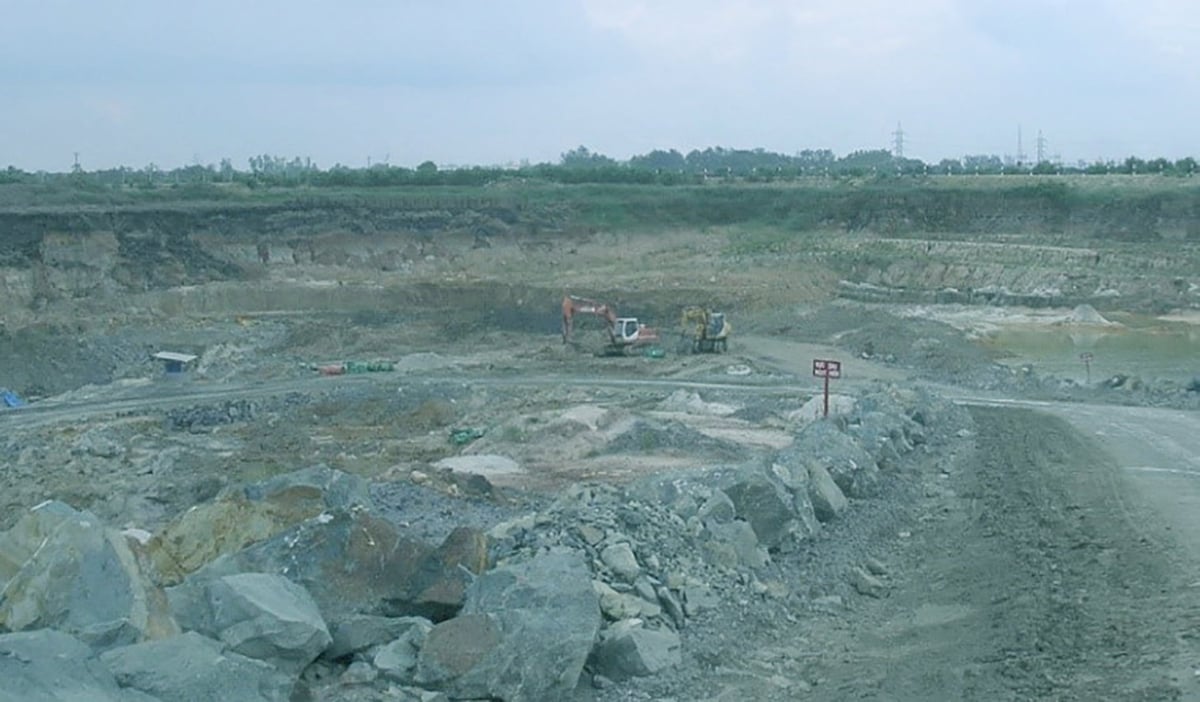 Một mỏ khai thác khoáng sản đá xây dựng trên địa bàn tỉnh Đồng Nai. Ảnh: Tường Tú.