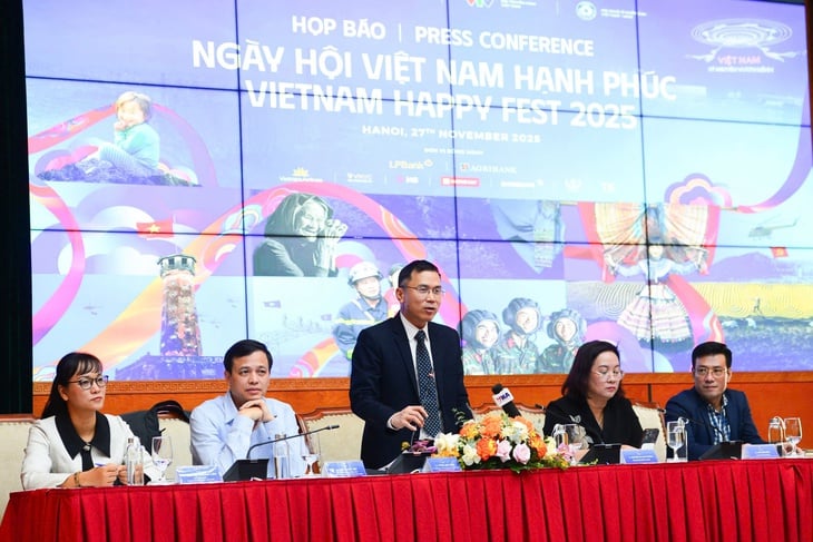 Trải nghiệm loa phường, đám cưới tập thể ở hồ Gươm để cảm nhận ‘Việt Nam hạnh phúc’ - Ảnh 5.