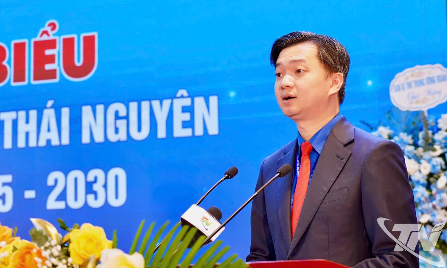 हो ची मिन्ह कम्युनिस्ट यूथ यूनियन की केंद्रीय कार्यकारी समिति के सचिव, वियतनाम छात्र संघ की केंद्रीय समिति के अध्यक्ष, कॉमरेड गुयेन मिन्ह ट्रिएट ने कांग्रेस में भाषण दिया।