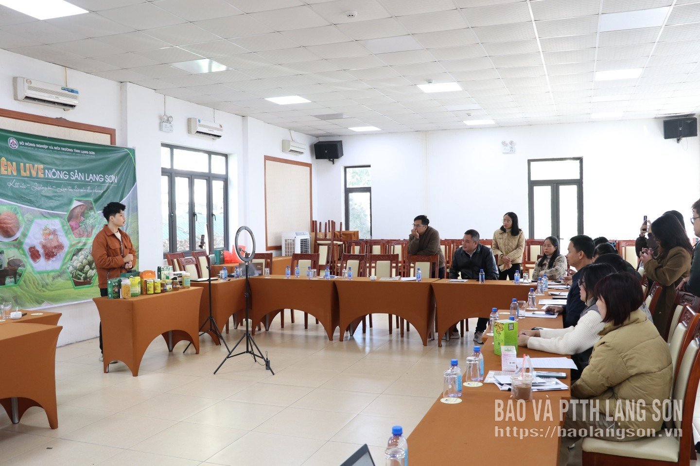 Стажери, які відвідують навчальний курс