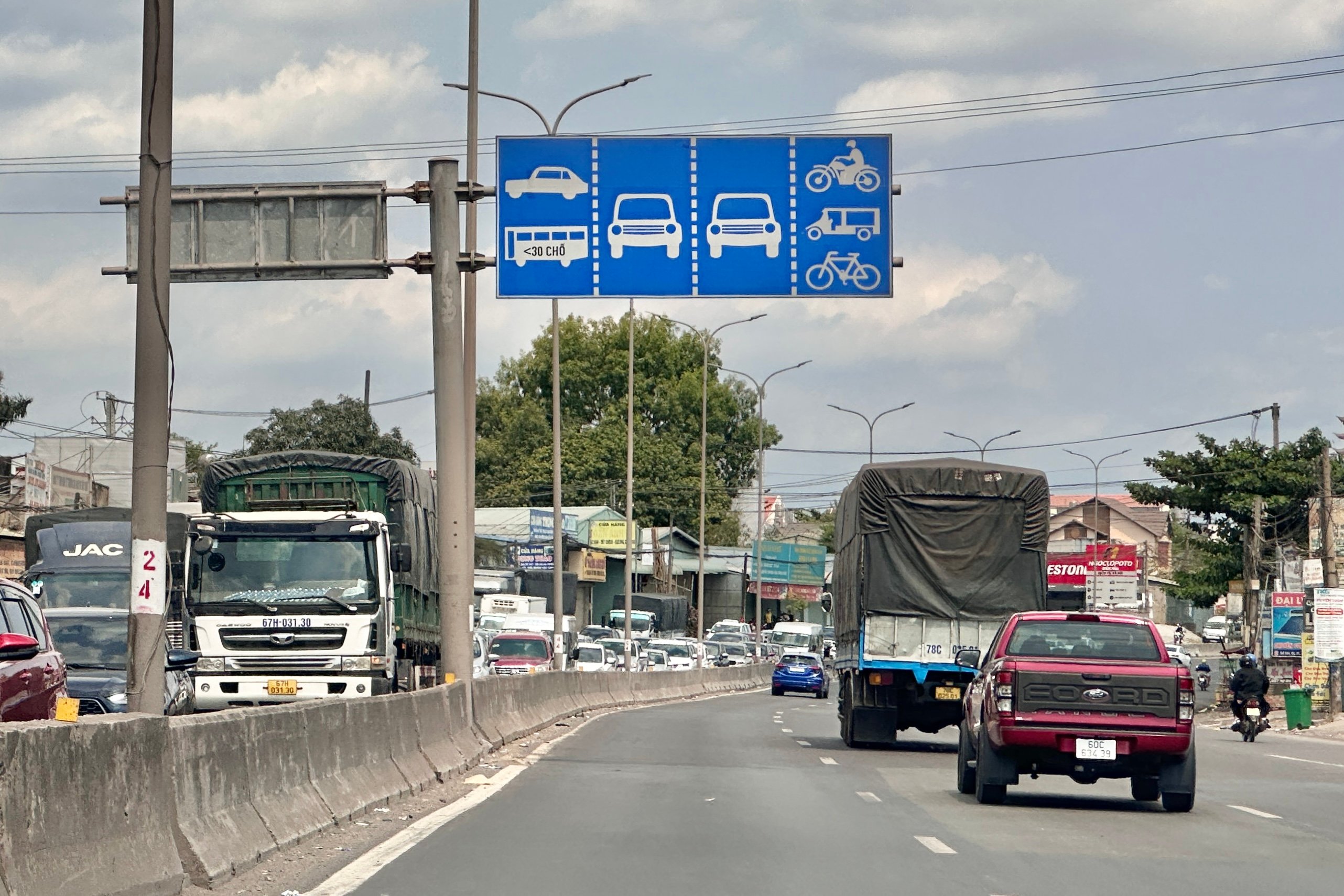 Lebuhraya Kebangsaan 51 melalui wilayah Dong Nai. Foto: Dang Tung