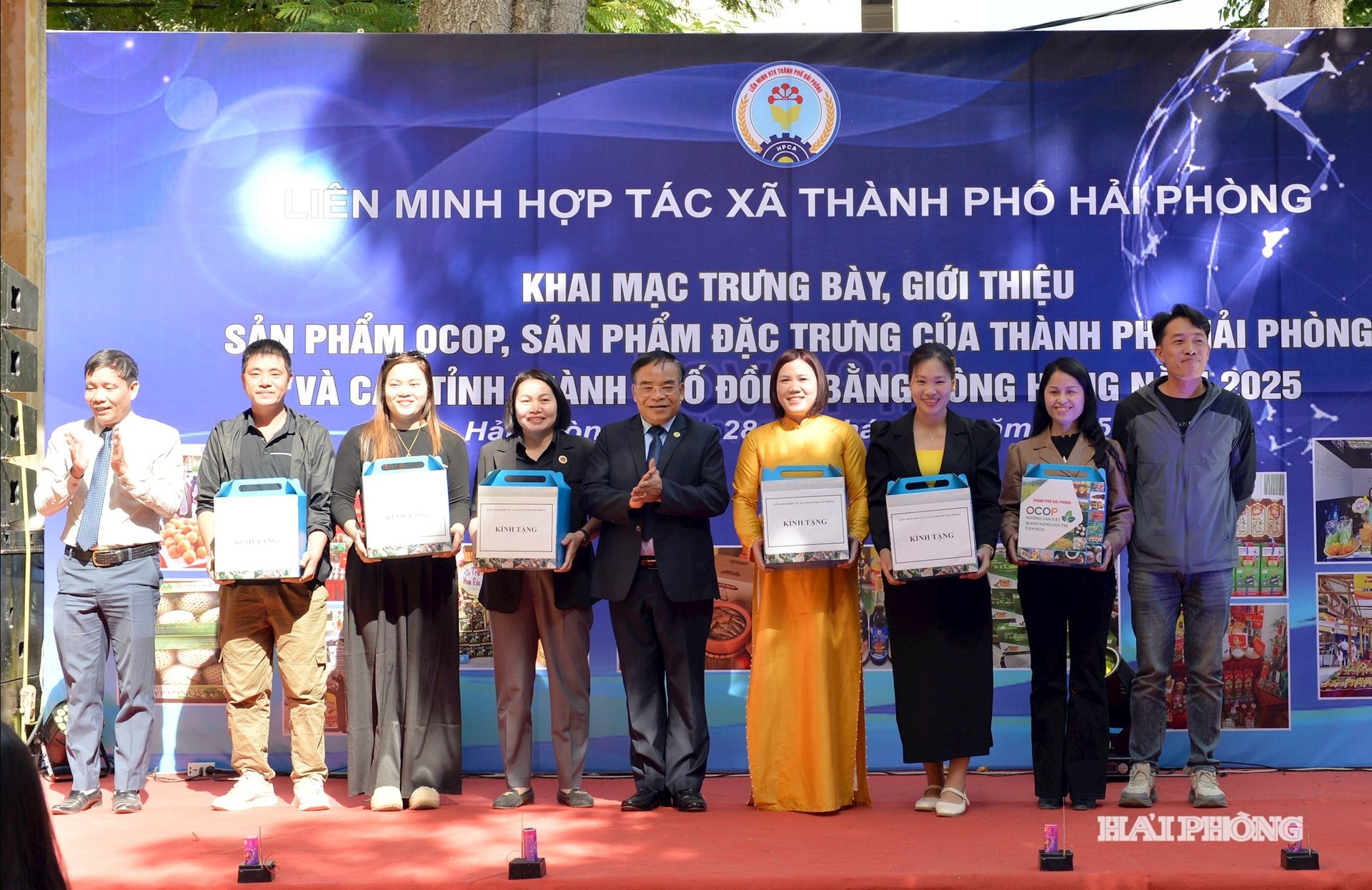 आयोजन समिति उत्पादों के प्रदर्शन और परिचय में भाग लेने वाली इकाइयों को उपहार देगी।