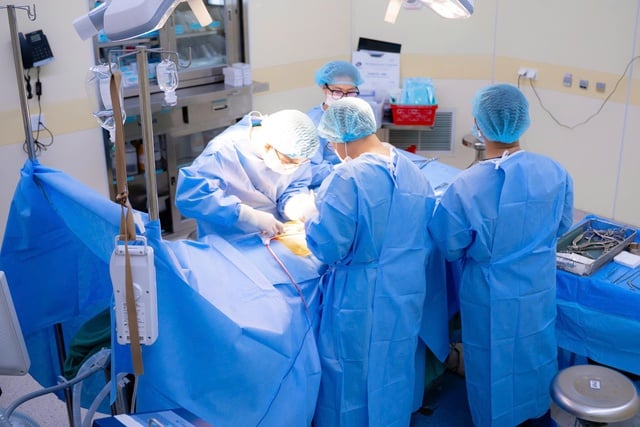 Đau lưng âm ỉ, nhiều người tưởng mỏi lưng hóa ra tổn thương cột sống nguy hiểm - Ảnh 1.