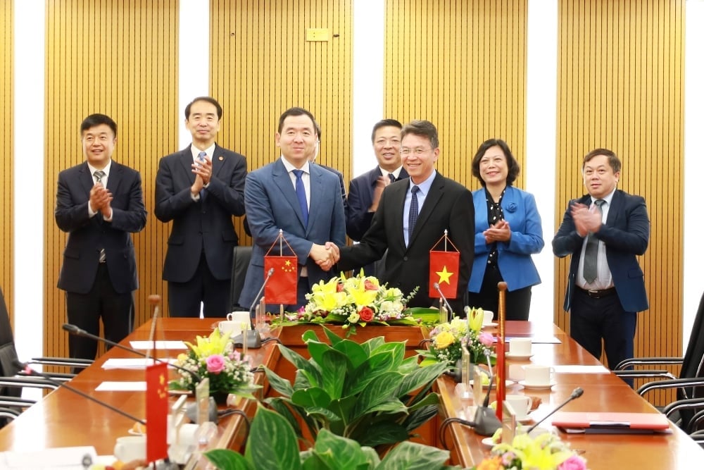 VIMC og Gulf of Tonkin Port Group i Guangxi signerte en samarbeidsavtale. Foto: VIMC. VIMC và Tập đoàn Cảng Vịnh Bắc bộ, Quảng Tây ký kết thỏa thuận hợp tác. Ảnh: VIMC.