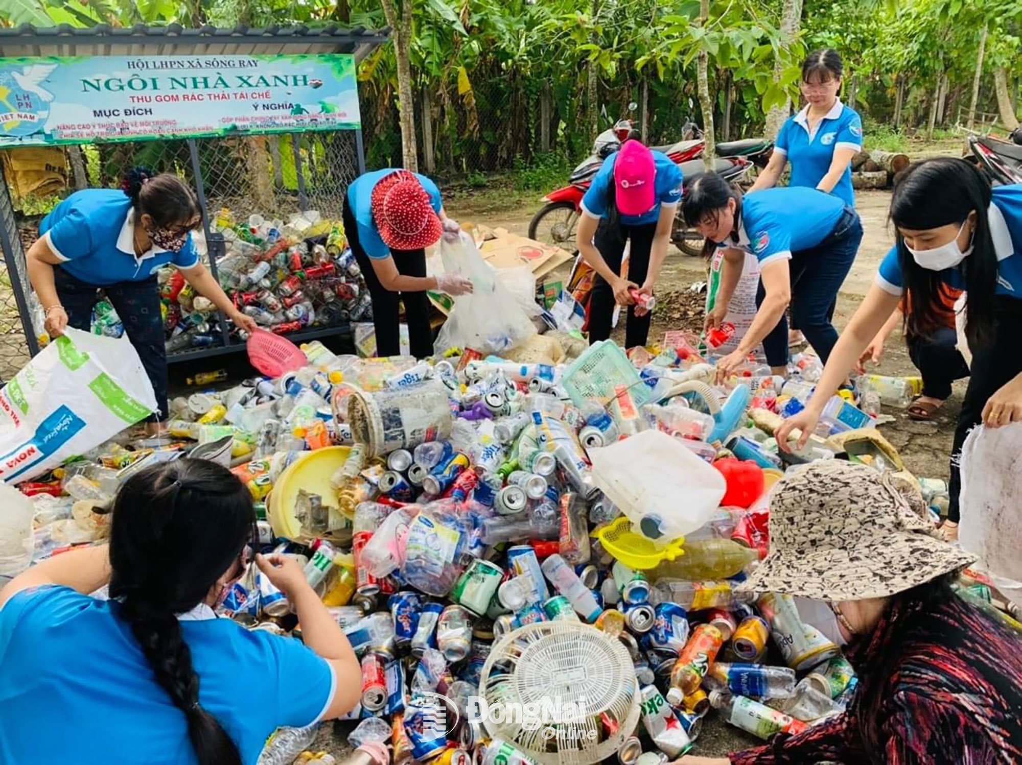 Model voor de inzameling van gerecycled afval van de Vrouwenbond van de gemeente Song Ray, provincie Dong Nai. Foto: Medewerker 