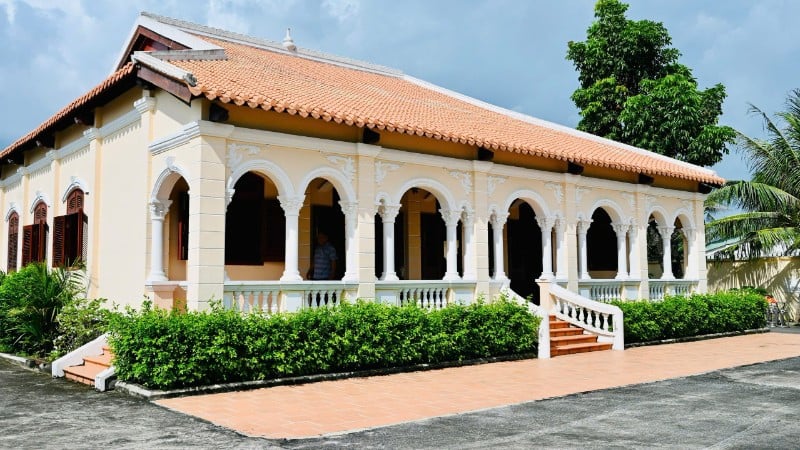 Tugu Negara Rumah Long Hiep.