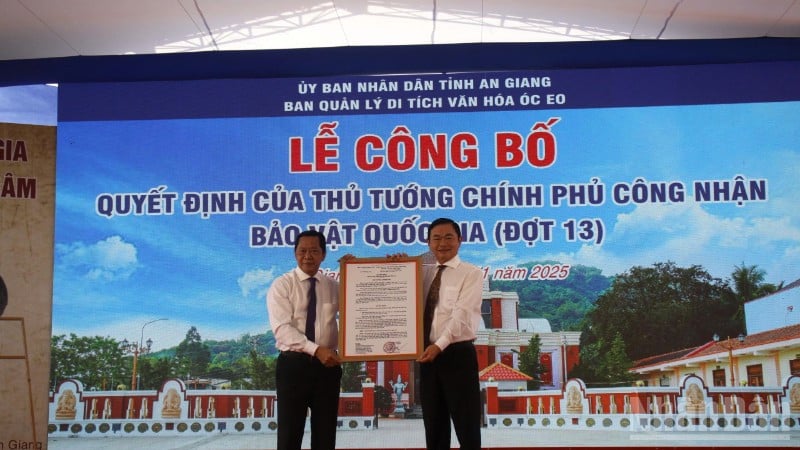 एन गियांग ने राष्ट्रीय खजाने को मान्यता देने के प्रधानमंत्री के निर्णय की घोषणा करने के लिए एक समारोह आयोजित किया।