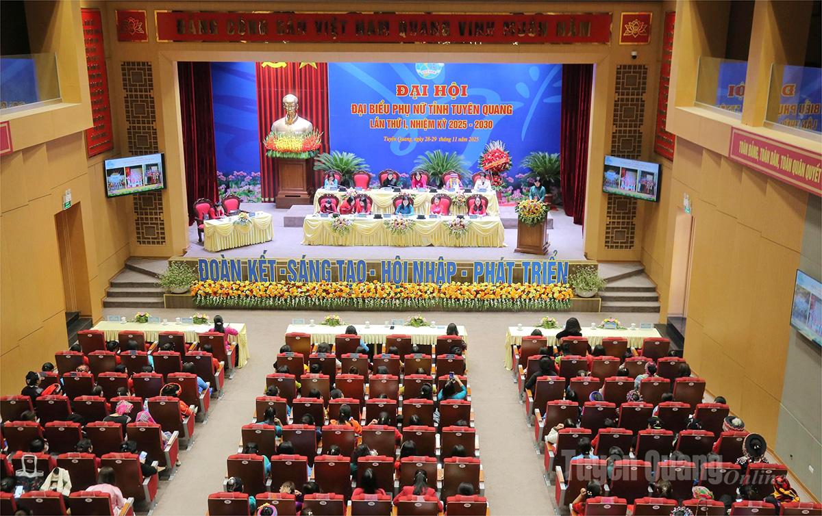 ພາບລວມຂອງກອງປະຊຸມຄັ້ງປະຖົມມະລືກຂອງກອງປະຊຸມໃຫຍ່ແມ່ຍິງແຂວງ.