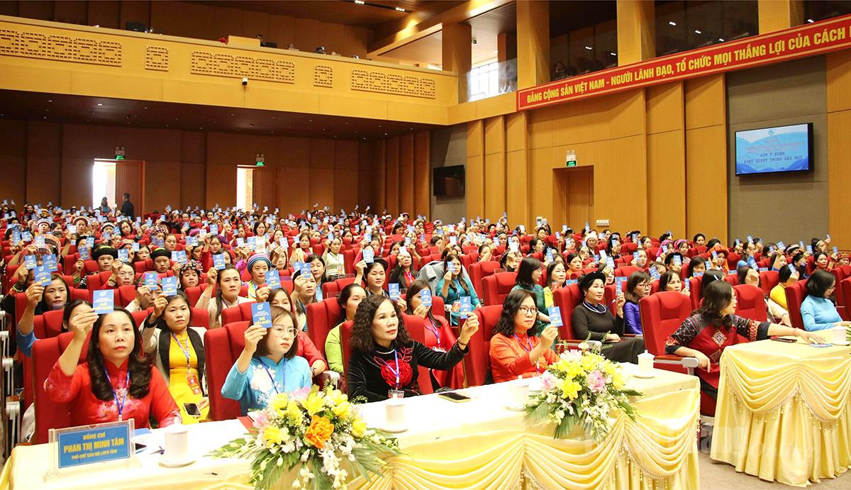 ບັນດາ​ຜູ້​ແທນ​ໄດ້​ລົງ​ຄະ​ແນນ​ສຽງ​ກ່ຽວ​ກັບ​ແຜນການ​ເລືອກ​ຕັ້ງ​ປະທານ​ສະພາ​ສູງ.