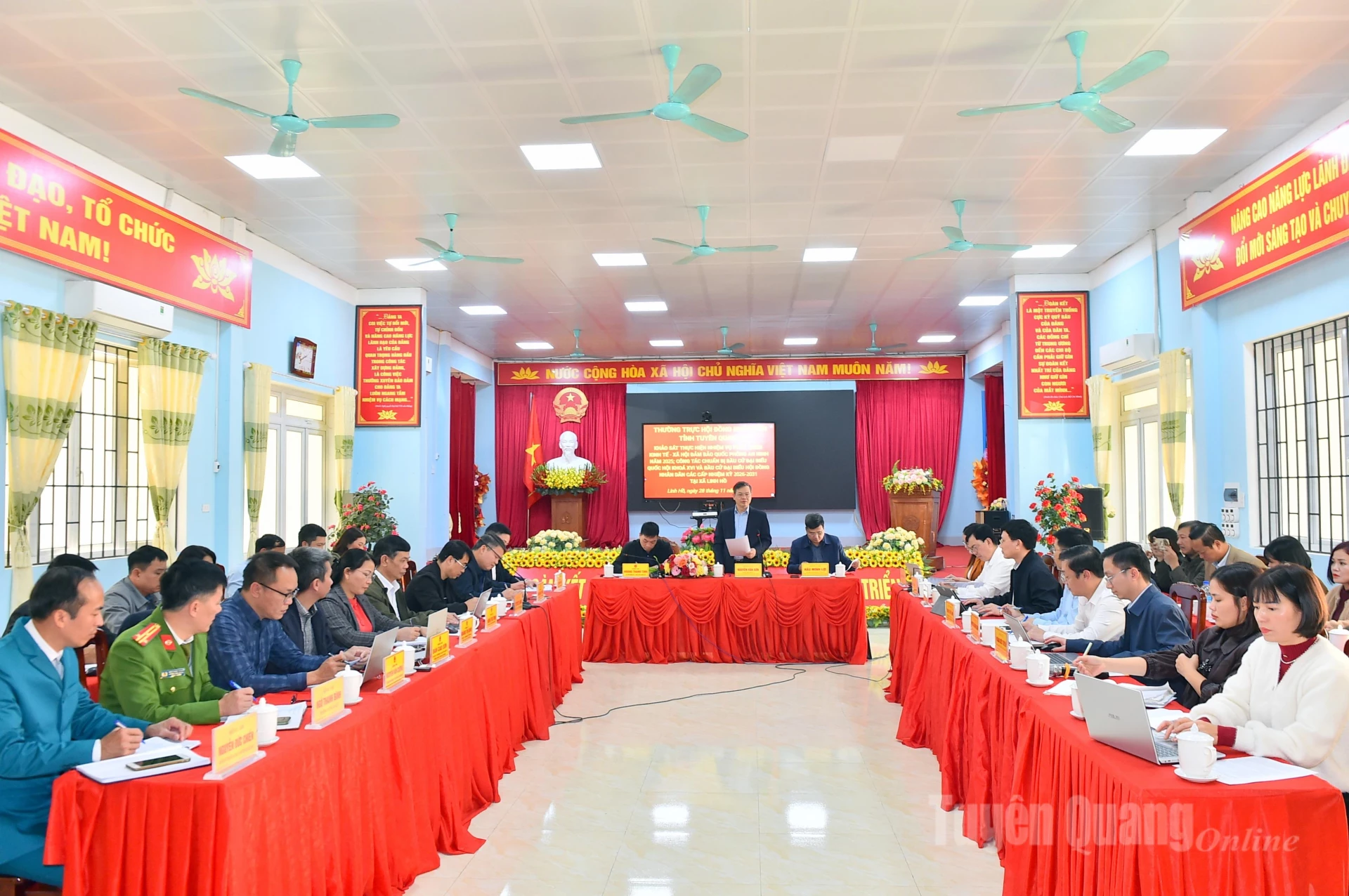 De werkgroep van het Permanent Comité van de Provinciale Volksraad bracht een bezoek aan de gemeente Linh Ho.