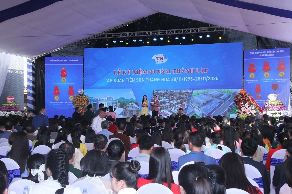 ក្រុមហ៊ុនភាគហ៊ុនរួម Tien Son Thanh Hoa Group ប្រារព្ធខួបលើកទី 30 របស់ខ្លួន។