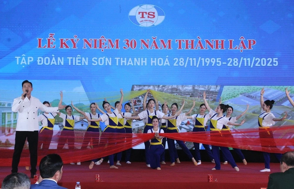 ក្រុមហ៊ុនភាគហ៊ុនរួម Tien Son Thanh Hoa Group ប្រារព្ធខួបលើកទី 30 របស់ខ្លួន។