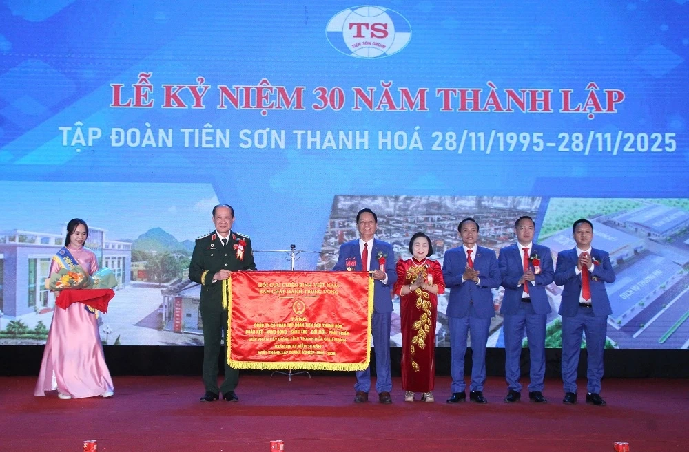 ក្រុមហ៊ុនភាគហ៊ុនរួម Tien Son Thanh Hoa Group ប្រារព្ធខួបលើកទី 30 របស់ខ្លួន។