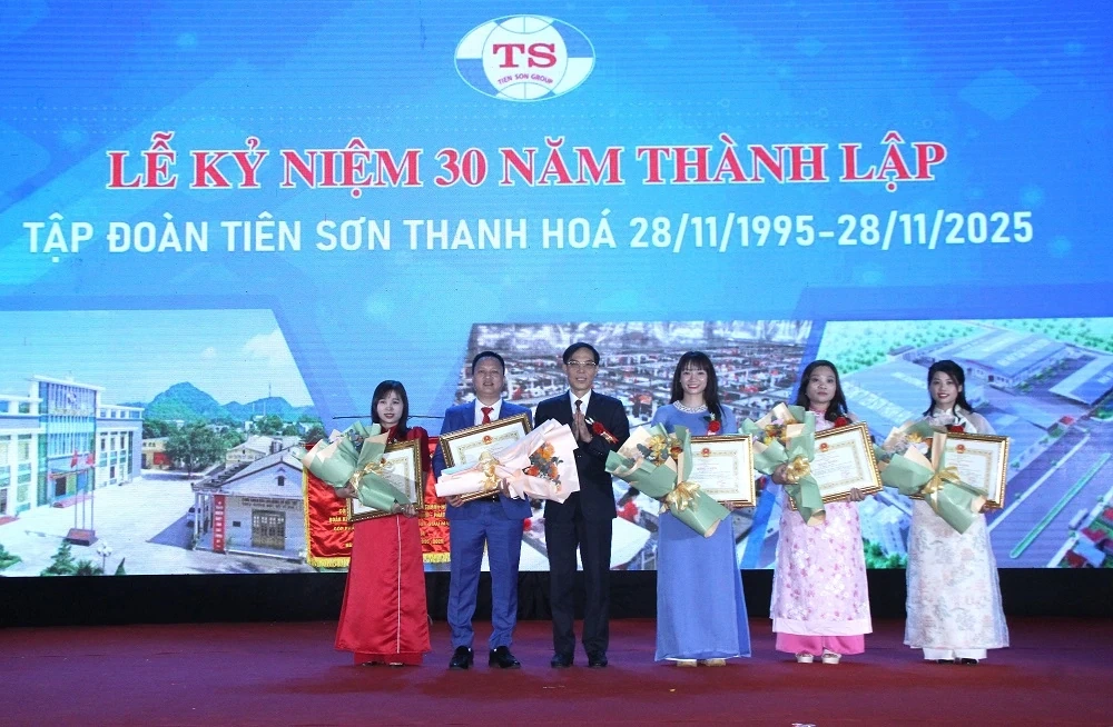 ក្រុមហ៊ុនភាគហ៊ុនរួម Tien Son Thanh Hoa Group ប្រារព្ធខួបលើកទី 30 របស់ខ្លួន។
