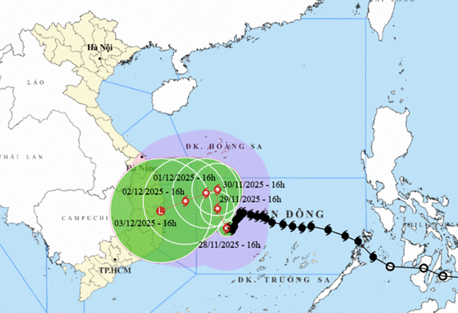 Dự báo vị trí và hướng đi bão số 15 lúc 17 giờ ngày 28/11. Ảnh: Trung tâm Dự báo khí tượng thủy văn quốc gia