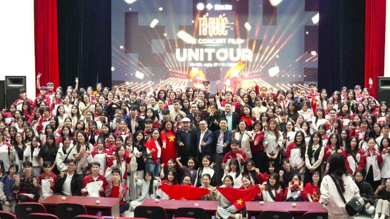 Perjalanan Unitour “Tanah Air di Hati” di Universitas Kebudayaan Hanoi