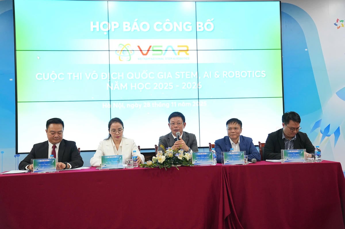 Os delegados presidiram a conferência de imprensa.