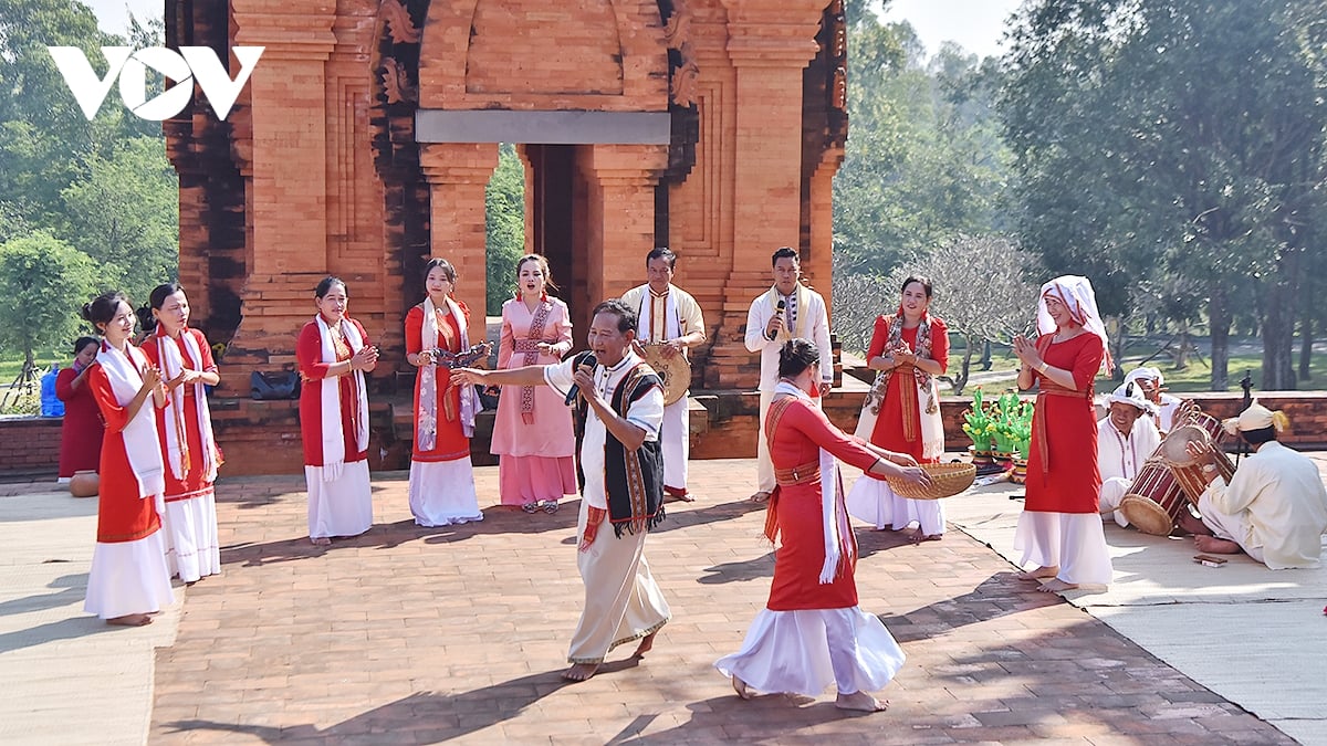 “ຕ້ອນຮັບປີໃໝ່ 2026” ຈະ​ມີ​ການ​ເຄື່ອນ​ໄຫວ​ສະ​ແດງ​ຫຼາຍ​ຮູບ​ຫຼາຍ​ແບບ, ຟື້ນ​ຟູ​ຮີດຄອງ​ປະ​ເພນີ​ຕ້ອນຮັບ​ລະດູບານ​ໃໝ່ ​ແລະ ​ເທ​ດຂອງ​ປະຊາຊົນ​ບັນດາ​ເຜົ່າ.