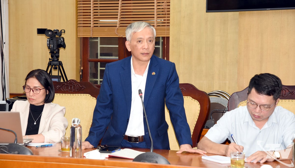 نمایندگان در این کنفرانس درباره برخی از موضوعات مورد بحث و بررسی قرار گرفتند.