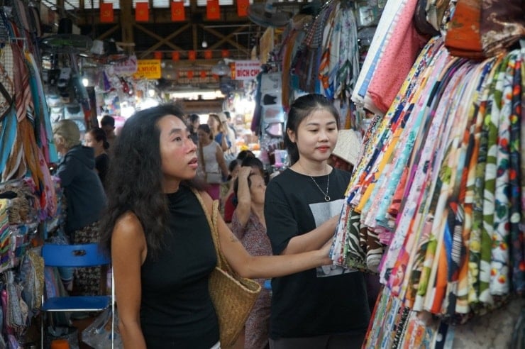 'Pasar pertama' berusia ratusan tahun di Ho Chi Minh City ialah peninggalan seni bina peringkat bandar - 9
