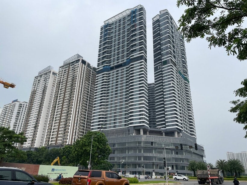 Folk sa att om sparkonton beskattas kan pengar flöda till andra områden som fastigheter, guld, aktier... (Foto: Vietnam+)