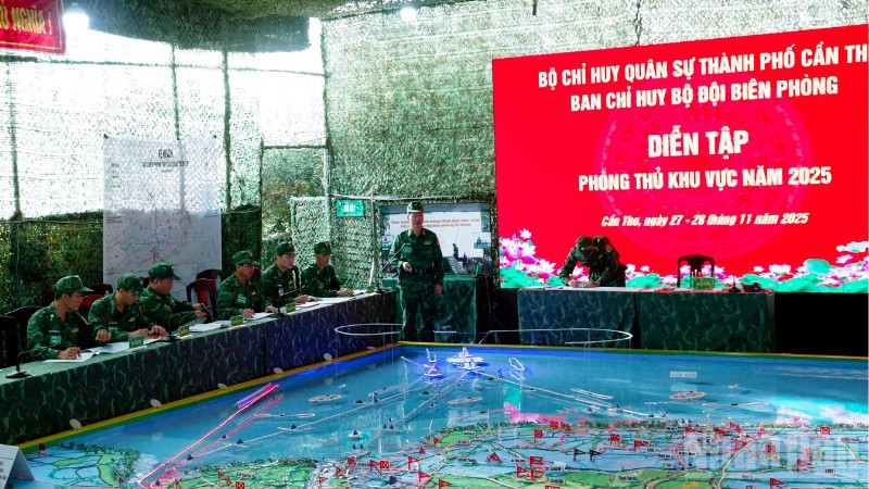 การฝึกปฏิบัติการป้องกัน การจัดการสถานการณ์ต่างๆ บนโต๊ะทรายและแผนที่ กองบัญชาการรักษาชายแดนได้ต่อสู้กับการโจมตีของศัตรูที่ชุมชนและเขตชายฝั่ง