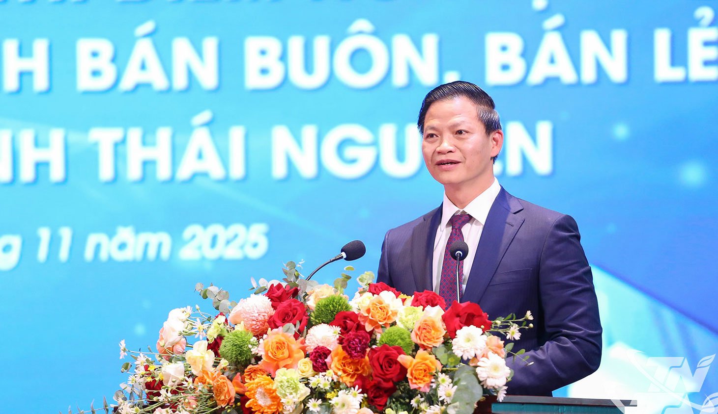 O presidente do Comitê Popular da Província de Thai Nguyen, Vuong Quoc Tuan, discursou na Conferência.