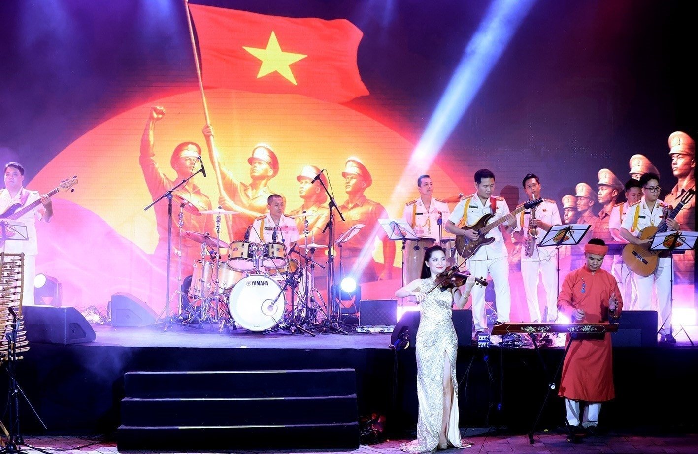 Công bố bình chọn 50 tác phẩm văn học, nghệ thuật biểu diễn Việt Nam tiêu biểu, xuất sắc - Ảnh 1.