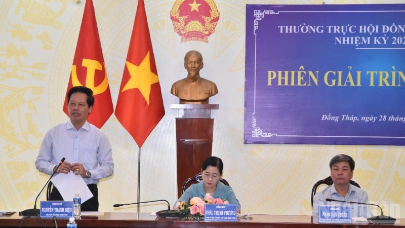 מנהיגי הוועדה העממית של מחוז דונג ת'אפ הסבירו את המחסור במורים באזור.