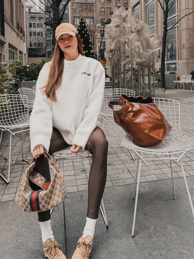 Hồ Ngọc Hà năng động với outfit dạo phố ở New York  - Ảnh 2.