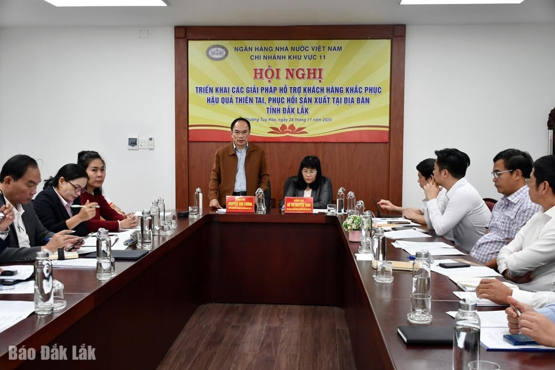 Ο Αναπληρωτής Διευθυντής του Υποκαταστήματος της Κρατικής Τράπεζας στην Περιφέρεια 11, Nguyen Kim Cuong, εκφώνησε καταληκτική ομιλία στο συνέδριο.