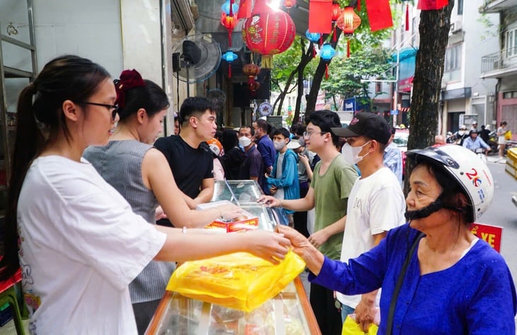 Đề xuất ngưỡng doanh thu tính thuế hộ kinh doanh lên 500 triệu đồng/năm - Ảnh 1.