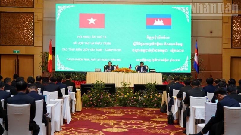 W Phnom Penh w Kambodży odbyła się XIII Konferencja Współpracy i Rozwoju Prowincji Przygranicznych Wietnamu i Kambodży. (Zdjęcie: DINH TRUONG)