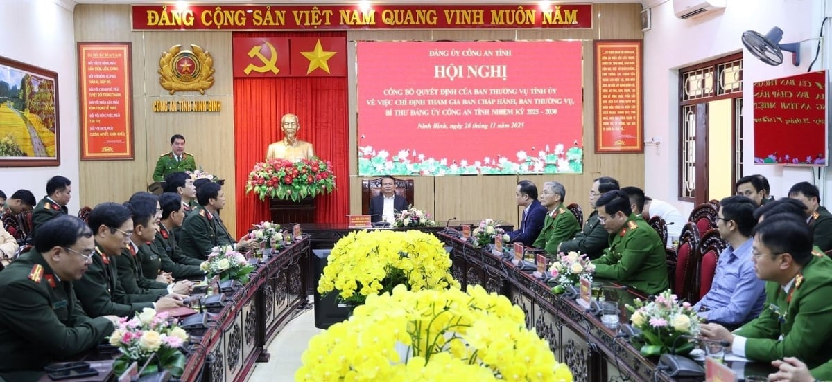 Quang cảnh Hội nghị công bố quyết định. Ảnh: Công an tỉnh Ninh Bình. 