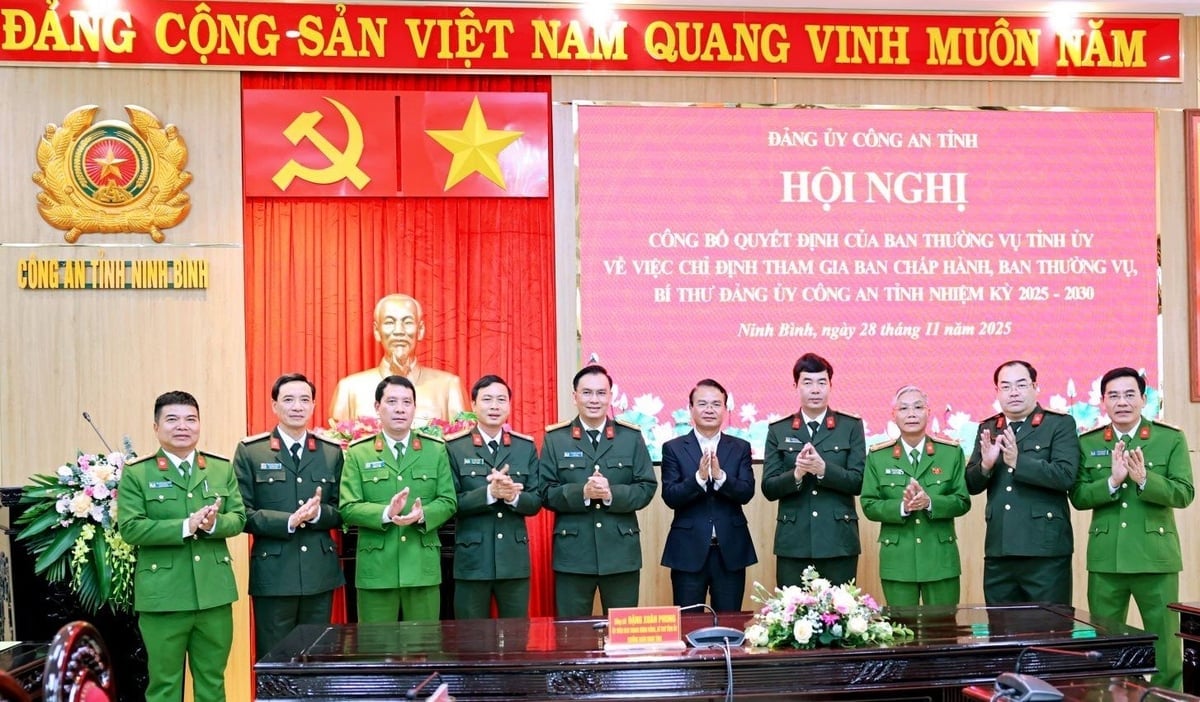 Ban Thường vụ Đảng ủy Công an tỉnh Ninh Bình. Ảnh: Công an tỉnh Ninh Bình. 